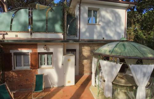 Huge Holiday Home in Marina di Castagneto Carducci near Sea - Foto 46