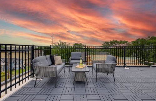 Skyline Luxury - Rooftop Deck- King Suites-Garage - Foto 1