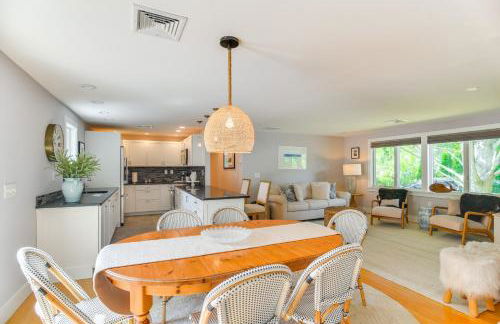 Coastal-Modern Home Less Than 3 Mi to Charlestown Beach! - Foto 8