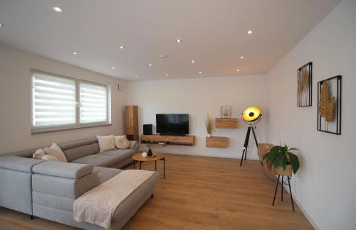 Großes Apartment mit Küche, Dusche, Badewanne, Balkon, Parkplatz vor dem Haus, ruhig gelegen, ADA4 - Foto 23