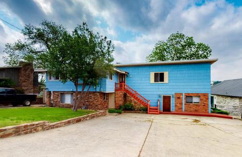 Mid-Century Modern Lake House with Private Waterfront Pool & Boat Dock - Photo 3