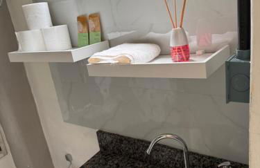 Apartamento central com pátio, 1 quadra do calçadão - Foto 2