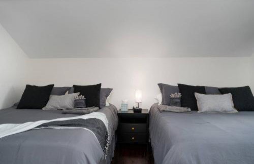 Exclusive Lux Home Near Town • Game Rm • Gym • 4BR - Photo 45