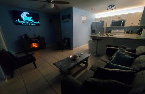 Navarre Beach Landing - Beach Gear Included - Walk to Beach - Sunset Views - Foto 14