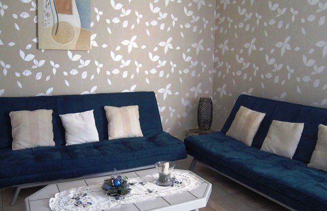 Combine City & Countryside in Well Kept House With Many Games, Next to a Farm - Foto 16