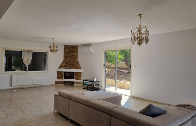 Impeccable 3-bed Villa in Tala - Paphos - Photo 9