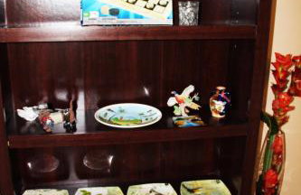 Spacious retreat with 5 bedrooms full kitchen, fenced sports court, free parking - Foto 11