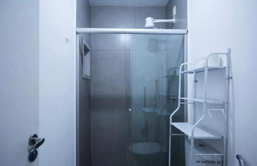 02 - ESTÚDIO NA SAVASSI com Wi-fi, TV, Vaga de garagem, Cozinha completa - Foto 29