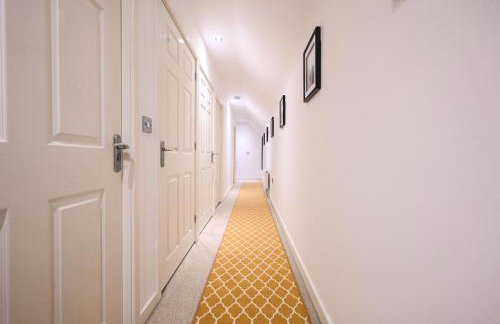 Spacious 2 Bedroom Balcony Flat with Parking and Fast WiFi - Foto 7