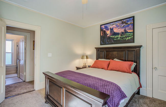 5bddowntown Victorian Charmhot Tub, Firepit - Photo 17