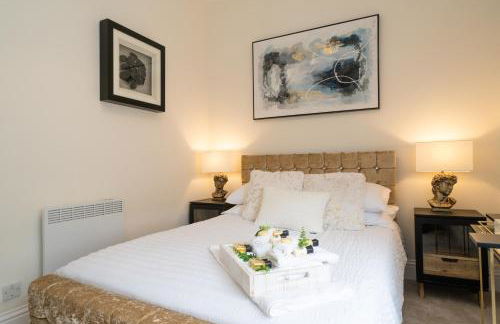 The Regal Apartment - Photo 15