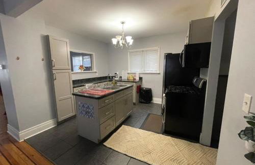 Buffalo 4BR Home 5 Beds, Near Airport & Downtown - Foto 11