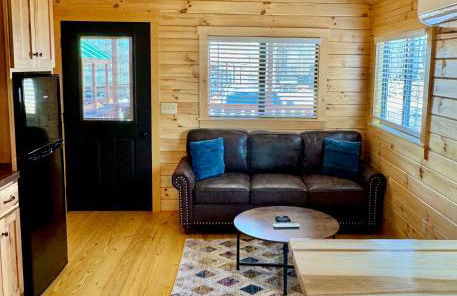 1 Bedroom Log Cabin on Lake James-Private Resort Amenities - Foto 2