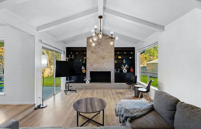 Quiet 3 Bedroom Home Walkable to Zilker Park - Photo 1