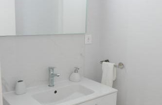 New 3 Bedroom Luxury Family Apartment - Airco, King Size Beds, Fully equipped kitchen, Balcony, Washingmachine, 2 bathrooms, Free parking, Fast Internet, 142m2 - Foto 11
