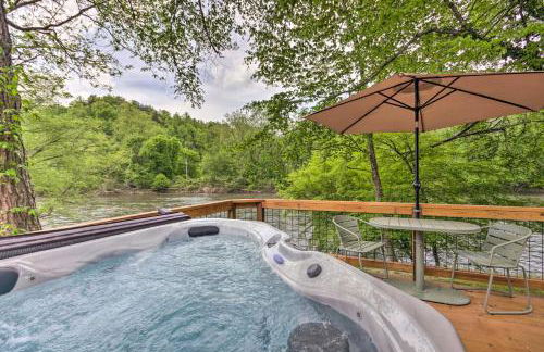 Smoky Mountain Cabin with Hot Tub and River Views! - Foto 14
