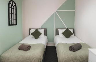 4-Bedroom House sleeps 9 in Liverpool Perfect for Contractors - Free Parking - Fast WiFi - Fully Equipped Kitchen - Hosted by By Hinkley Homes Short Lets & Serviced Accommodation - Foto 12