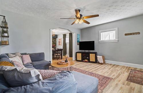 Newly Renovated and Designed Near Downtown - Foto 13