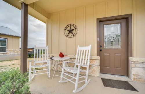 Center Point Countryside Cottage with Deck, Grill! - Photo 23