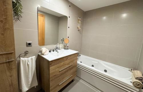 Family & Friends Apartment with Pool - Foto 21