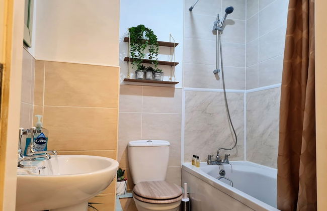 2 bedroom Central Flat with Parking - Foto 14