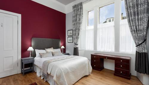 A two bedroom apartment - Victorian Villa at 8 Priestfield Road - Foto 5