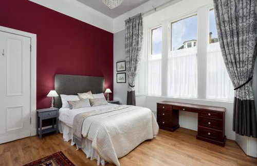 A two bedroom apartment - Victorian Villa at 8 Priestfield Road - Foto 5