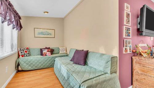 Seaside Getaway! 3 Blocks to Beach with Washer-Dryer - Foto 5