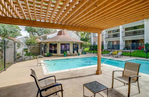 Chic Montgomery Condo with Balcony and Pool Access! - Foto 23