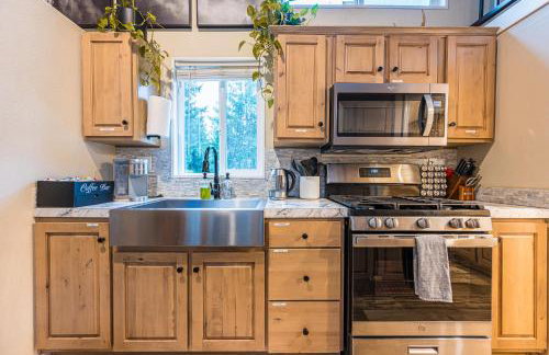 ElkCreek Inn Creekside tiny home - Foto 11