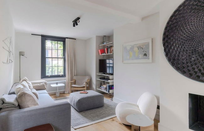 Stylish Georgian Townhouse w Sun Terrace Garden - Photo 2