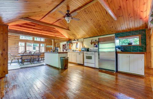 Saranac Lake Cabin with Deck Pets Welcome! - Foto 3