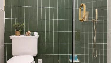 Stylish 3BR Revere Home Sleeps 8 Near Boston, Revere Beach and Airport - Foto 4