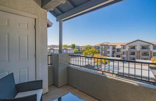 Amiable 2BD King Bed with Pool, Hot Tub, Gym, Parking - Foto 16