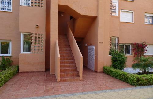 CASARES appart 2 ch dans parc tropical avec vue sur mer, montagne et piscine - Photo 16
