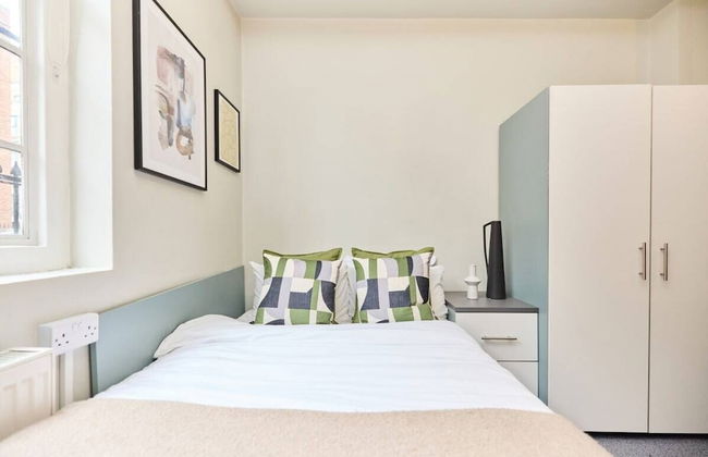 Deluxe Room 06 - Louise House Summer Youth Accommodation - Photo 14