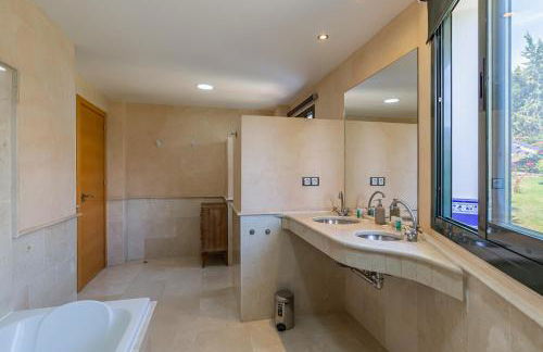 Tranquil 2 bed villa with private pool + sea view! - Foto 16