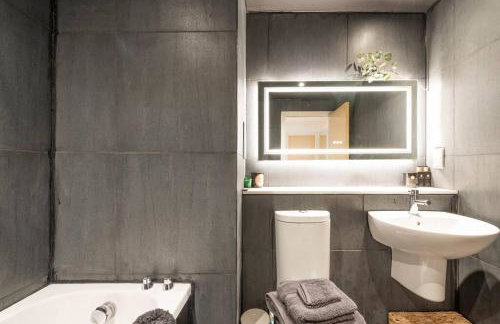 Calming Sea View City Apartment - Foto 29