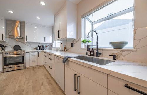 New 5 bed w/hot tub close to Universal sleeps 12 - Foto 16