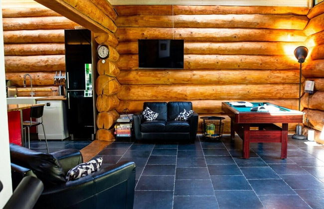 Spacious Holiday Home With Internet - Photo 13