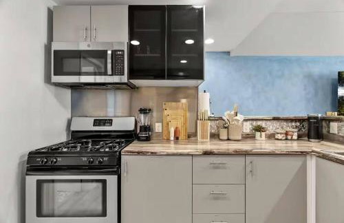 Boutique Studio Hideaway Near Forest Park - Photo 29