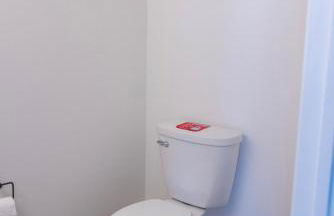 Two Story Penthouse, 2 Bedrooms with 2 and a half bathrooms, 2 Balconies, Skyline View, Pool - Foto 10