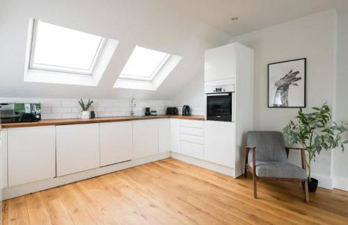 Contemporary 2 Bed Loft Honor Oak, London Apt - Photo 10