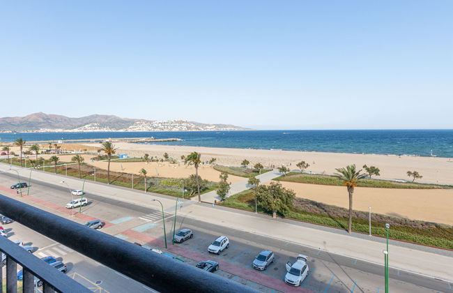 Apartment in Castelló d'Empúries with garden and terrace - Photo 10