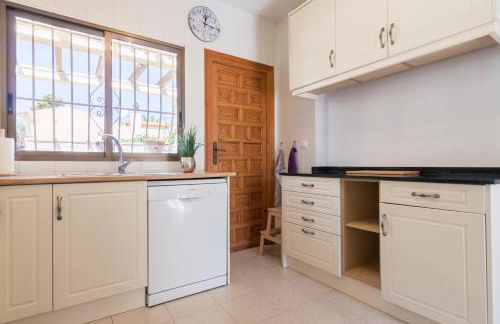 Charming one-floor villa with private pool in Los Balcones - Foto 21