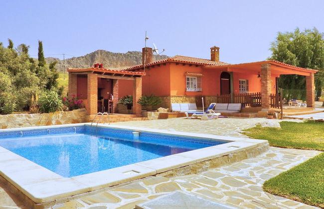 Detached Rural and Rustic House With a Private Swimming Pool - Photo 15