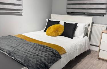 Stylish 2-Bed Garden Flat, 5 Mins to Brixton - Photo 2