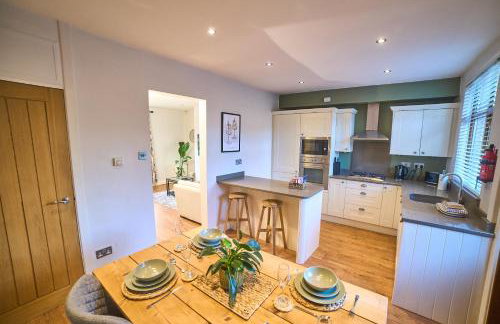 Modern Cosy 2-Bed Terrace with Private Garden - Foto 6