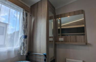 Pet friendly Holiday Home located at 5 Star award winning Shorefield Country Park - within walking distance to Milford on sea Beach - Photo 13