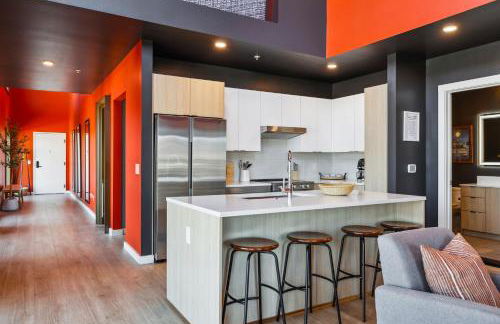 The Rhythm and Rooftop Penthouse Walk To Broadway with Pool and Amazing Views - Foto 15